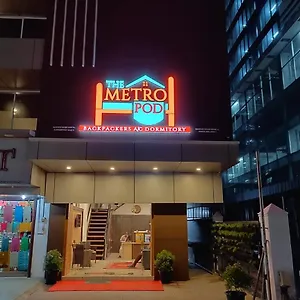 Hostel The Metro Pod - Backpackers A/c, Kochi